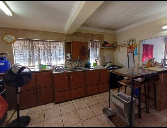 5 BEDROOM HOUSE FOR SALE IN CLAREMONT